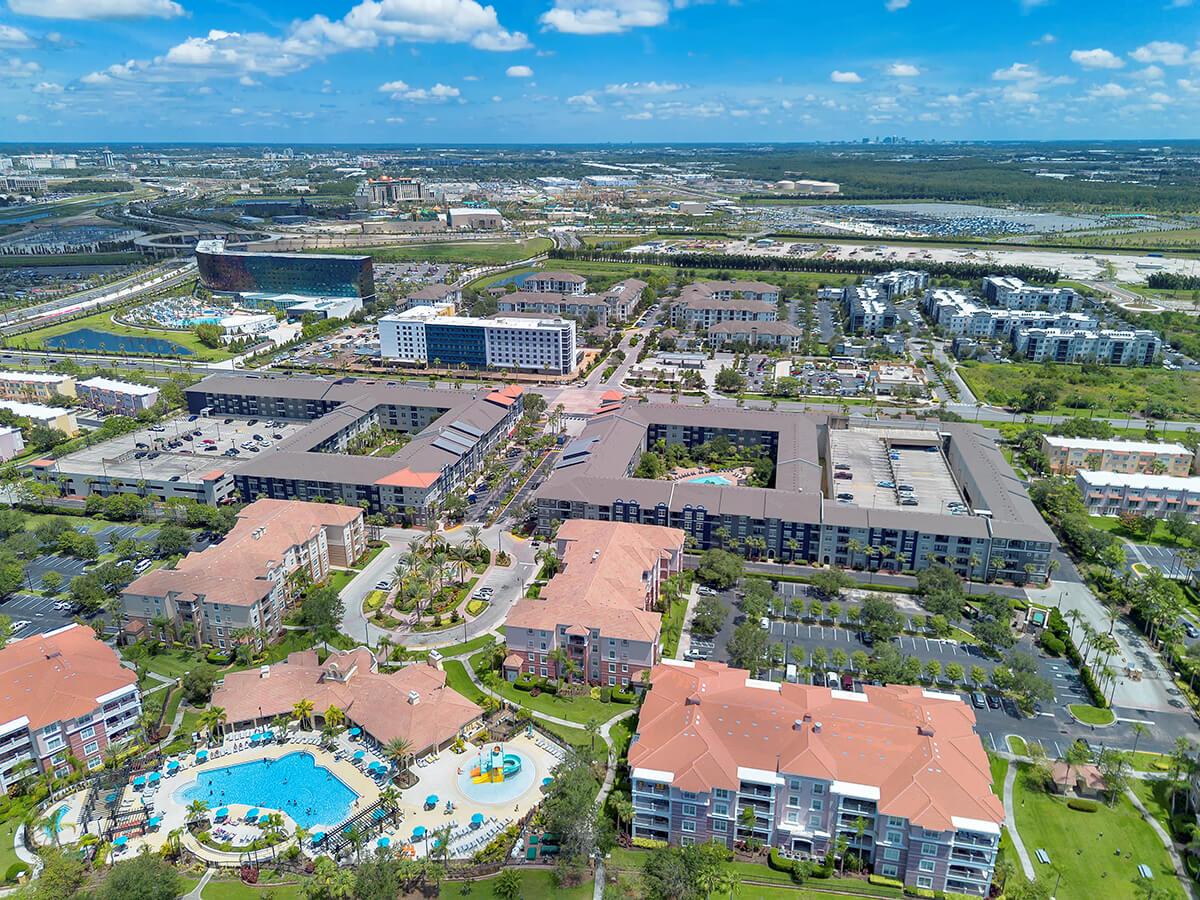 Home Aerial real estate view with pool — Orlando area