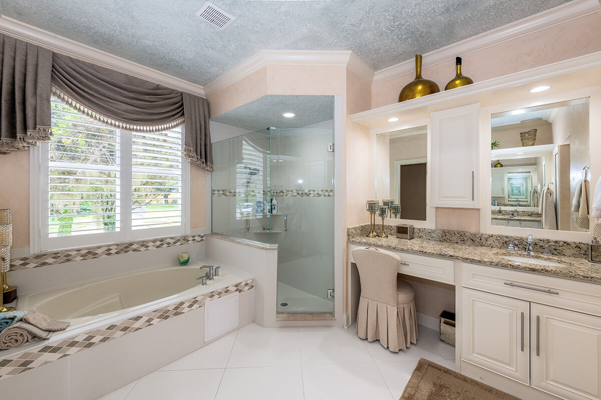 Home High-quality real estate visuals of bathroom